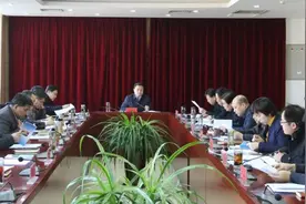 纠正“四风”、贫困退出、河长制、招商引资，这个大会学习、讨论这些事……图片