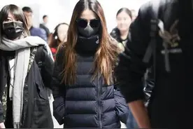 田馥甄穿着轻松随意现身机场 口罩墨镜遮面低调难认图片