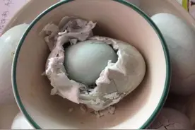 宁波1市民买到蛋中蛋 许多老人都没见过图片