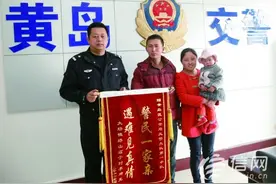 女童被狗咬穿鼻梁 求诊途中遇堵车交警警车开道图片