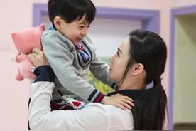《爱上幼儿园》冉莹颖感动痛哭 萌娃情绪大爆发图片