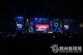 巨星荆州演唱会开唱 周杰伦萧亚轩潘玮柏倾情演绎图片