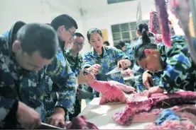 女大学生亲身告诉你：分猪肉绝对是技术工图片