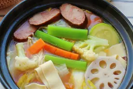 杂蔬砂锅菜图片