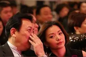 中美电影节启动发布会 董卿与唐国强台下热聊图片
