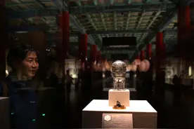 俄皇家“奢华”彩蛋亮相北京故宫(1/)图片