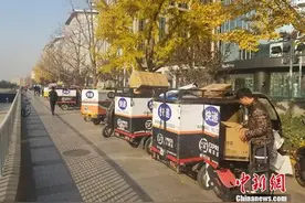 冬日街头剪影：聚焦严寒中的户外工作者图片