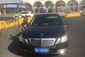 无证驾驶过检婚车接亲,被扣了！图片