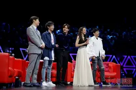 王嘉尔亮相“天籁”半决赛 莫文蔚陷“选人”两难图片
