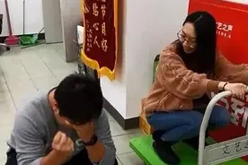 青头条｜火了！“亚洲蹲”刷屏朋友圈，今天你蹲了没？图片