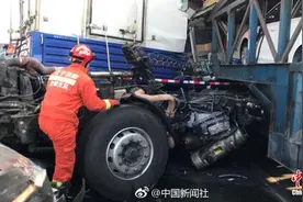 京沈高速盘锦路段30多辆车连环相撞(图)图片