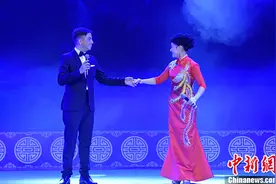 传统川剧开“洋腔” 12位外国川剧演员成都开演图片