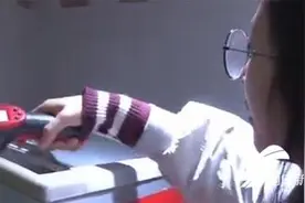 有一种冷叫手机觉得冷，寒冷冬季它也要保暖图片
