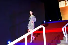 美人计｜年底红毯就是战场，钟楚曦竟然赢了杨幂图片