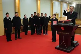 鄂州市人民检察院举行新任检察委员会委员和员额检察官宣誓仪式图片