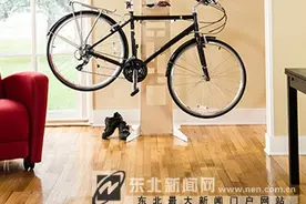 利用空间并不难 难以想象的室内自行车支架图片
