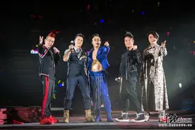 古惑仔合体走过友情岁月 陈小春应采儿虐狗花样多图片