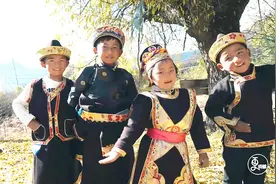 实拍藏族人民过新年，男女穿盛装吃古突拜神山，每种传统都有寓意视频封面
