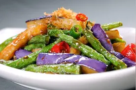 豆角炒茄子制作原来这么简单啊，快来学学吧视频封面