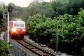 全程3600公里的特快列车 SS9G牵引T222次重庆北开往拉萨