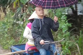 太浪漫了，农村小伙一曲《一万个舍不得》抱得美人归，真心的好听