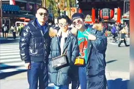 张大大父母首亮相，主持人吃惊：是亲生的吗视频封面