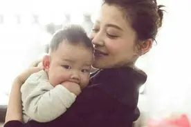 梅婷二胎儿子曝光 大眼皮肤白皙乖巧可爱 感叹时间过太快图片