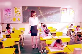 老师监考跑去厕所找小抄？