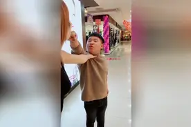 听说个子小的人普遍手短，看来是真的视频封面