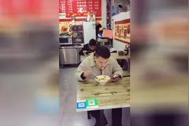 搞笑段子，爆笑吃面视频封面
