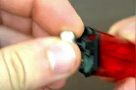 一次性废旧打火机零件制作的小工具方便实用视频封面