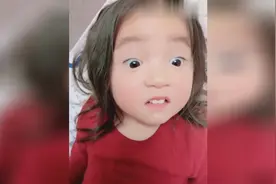 爸爸上厕所忘带纸，没想到闺女竟做了个犀利的回答，太逗了视频封面