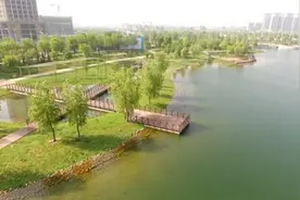 航拍许昌芙蓉湖 占地705亩总投资3.5亿元图片