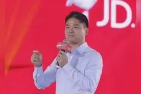 刘强东自曝：五年后给你们送货的都是机器人，网友：还要人干什么视频封面