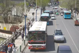 倡导“绿色出行”需要更多自行车道图片