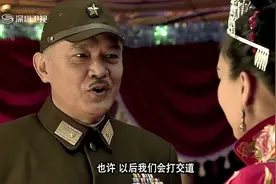中国旗袍得到金奖，日本将军亲自颁奖，心里气炸了！视频封面