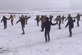 藏区学生早操 载歌载舞图片