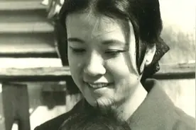 快看!莫文蔚的妈妈比女儿还美视频封面