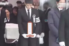 金钟铉出殡选定今日早上8点，好友悲伤场面感人，钟铉，一路走好视频封面