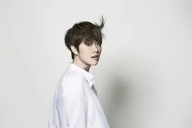 王源、汪苏泷、胡一天都翻唱她的歌，她却靠听别人的音乐治愈图片