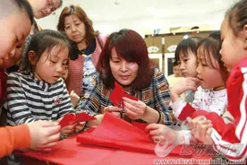 单身妈妈孙文彦轮椅上“剪”出一片天图片