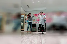 搞笑视频：小黄飞又来新舞蹈，跳的小编都不得劲了！视频封面