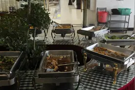揭秘男篮饮食：每日4餐人均150 东北大厨特制煲汤图片