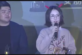 「轩墨宝宝」全民年度盛典上台领奖，祝贺国服第一扳手视频封面
