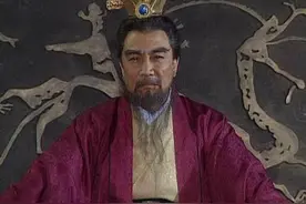 吕布被杀，其实不是死于曹操之手，原来是死于他之手？图片