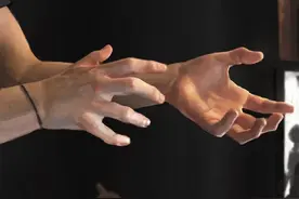 绘画手与脚的练习参考以及光影的表现！图片