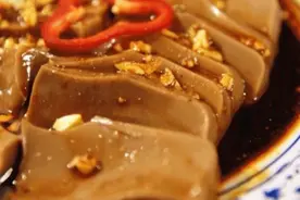 松鼠最爱吃的一种食物，加工做成一盘凉菜你吃过吗？图片