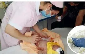 注意，他只是多加了几勺奶粉，差点夺走宝宝生命！图片