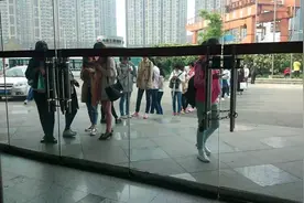 苑子文、苑子豪，岛城签售，青岛书城已被大量女粉丝占领！图片