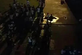 老师收手机引不满，湛江某中学学生聚众抗议图片